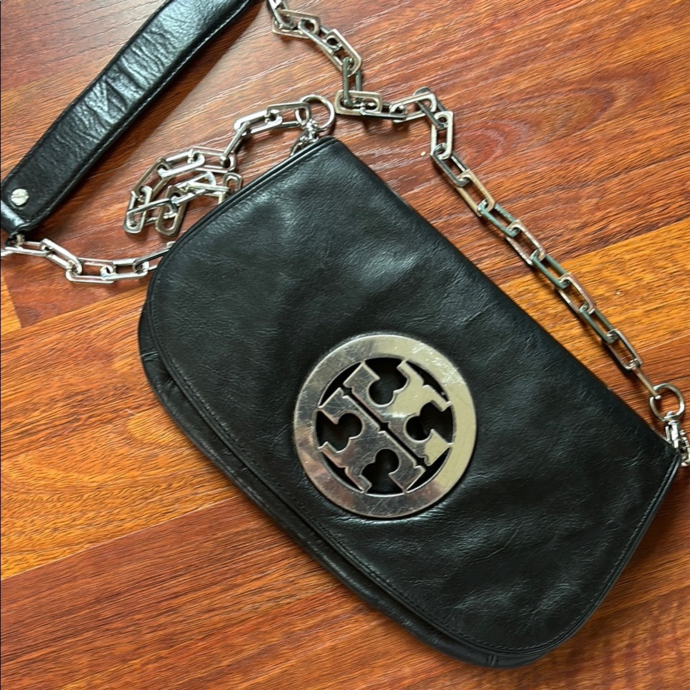 Black Leather Crossbody Bag with Silver Chain Tory Burch